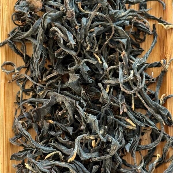Open-leaf Red Oolong No.12 Jin Xuan dry leaf